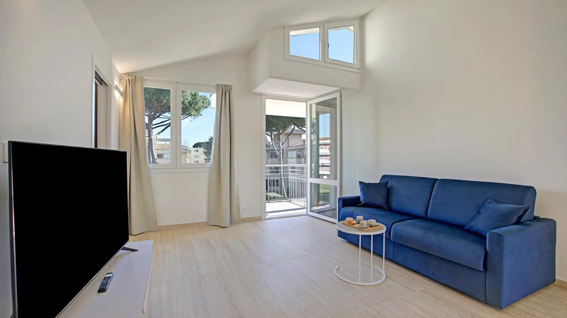 Tintoretto Apartments - Happy Rentals Lido di Camaiore Italy