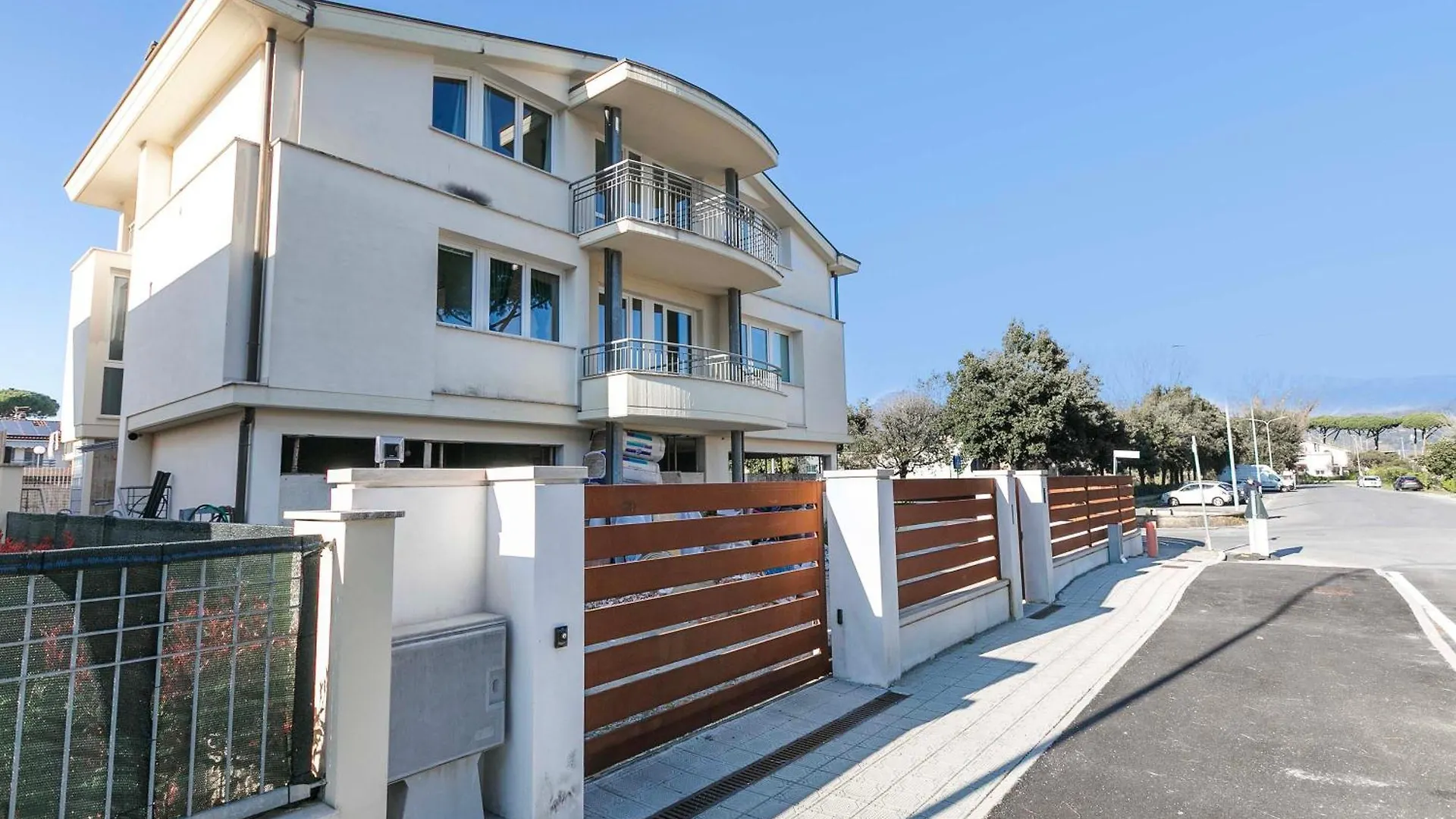 Tintoretto Apartments - Happy Rentals Lido di Camaiore 0*,  Italy