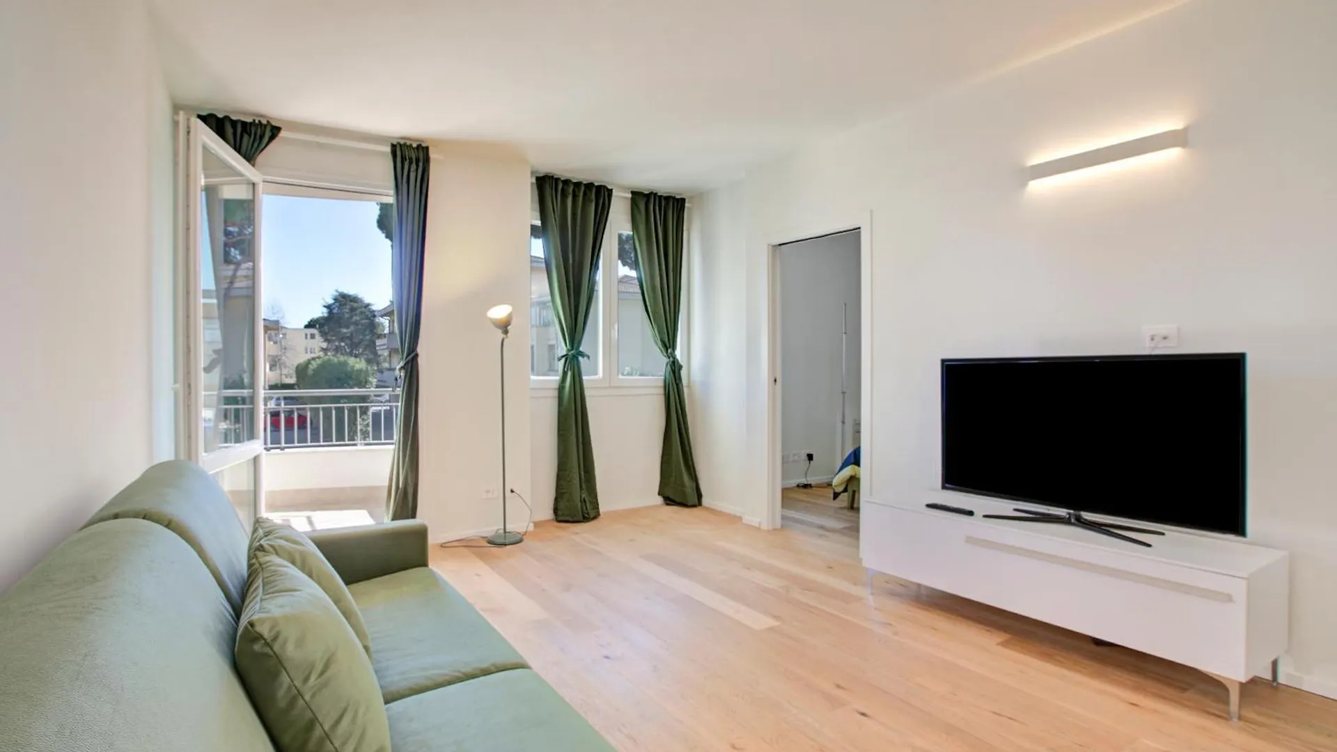 Tintoretto Apartments - Happy Rentals Lido di Camaiore Italy