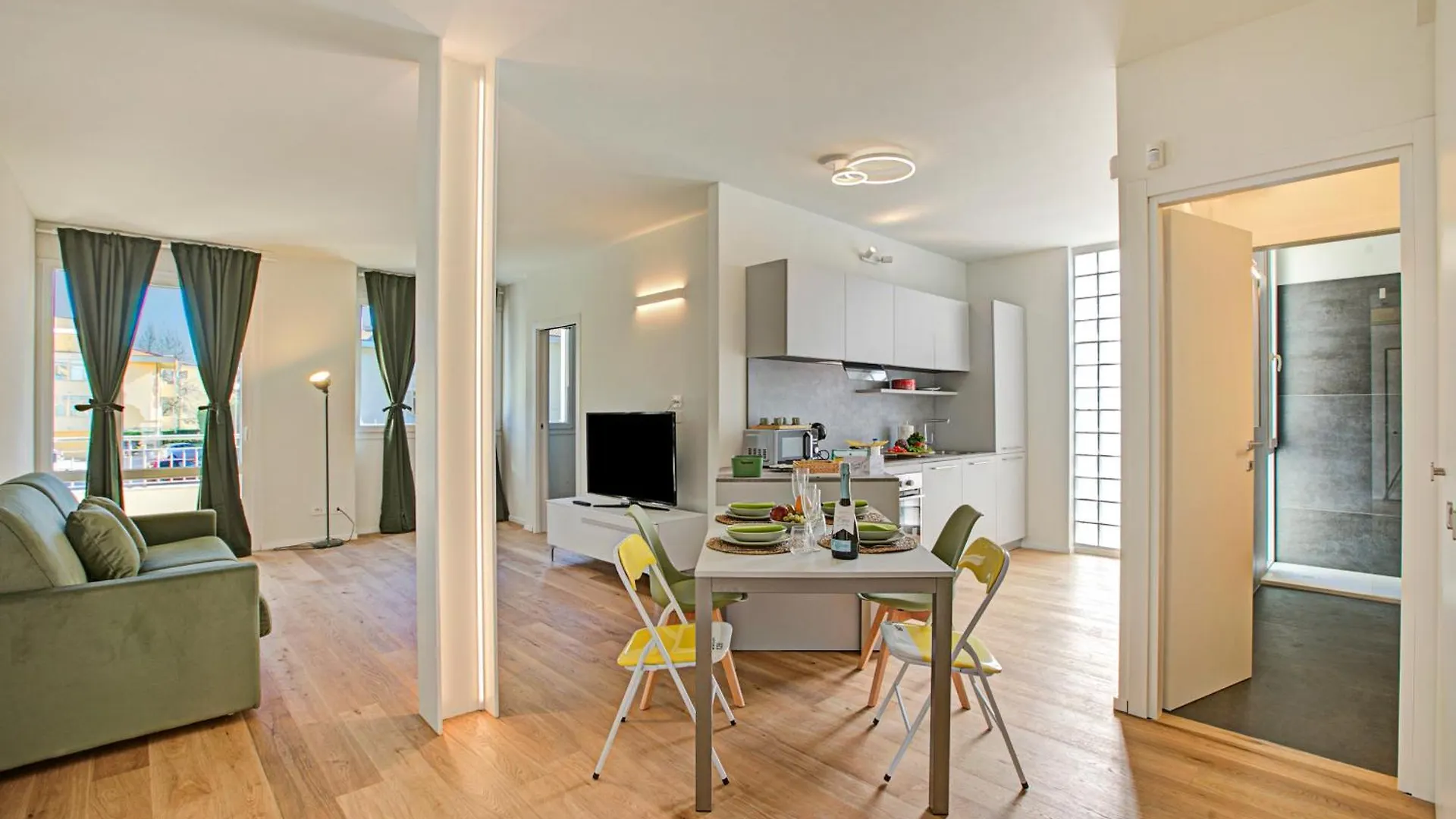 Tintoretto Apartments - Happy Rentals Lido di Camaiore Italy