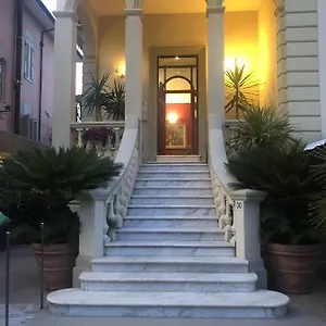 Regina Hotel